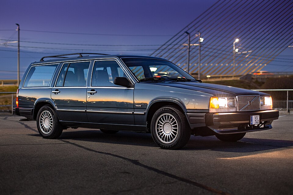 VOLVO 760 car — UK survivor photo