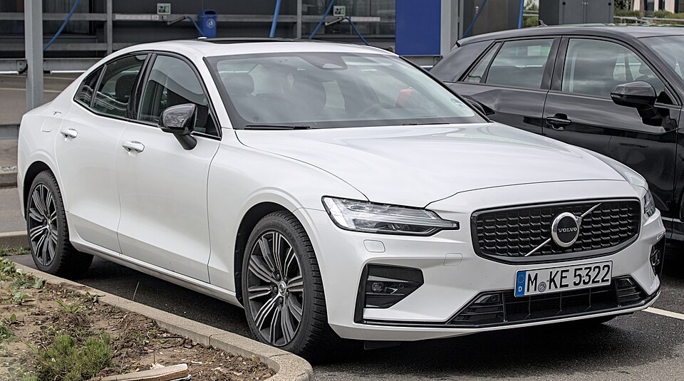 VOLVO S60 car — UK survivor photo