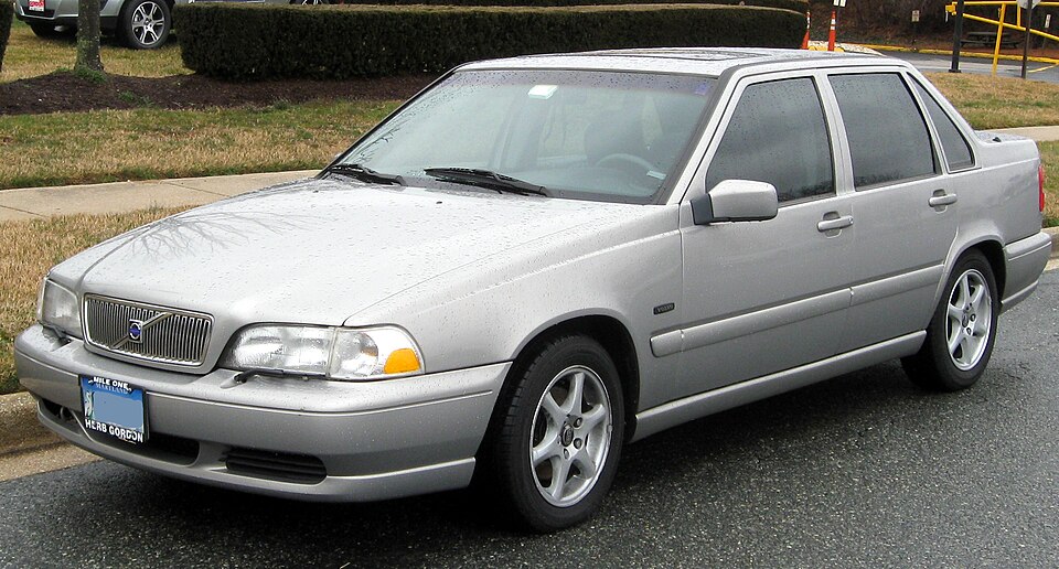VOLVO S70 car — UK survivor photo