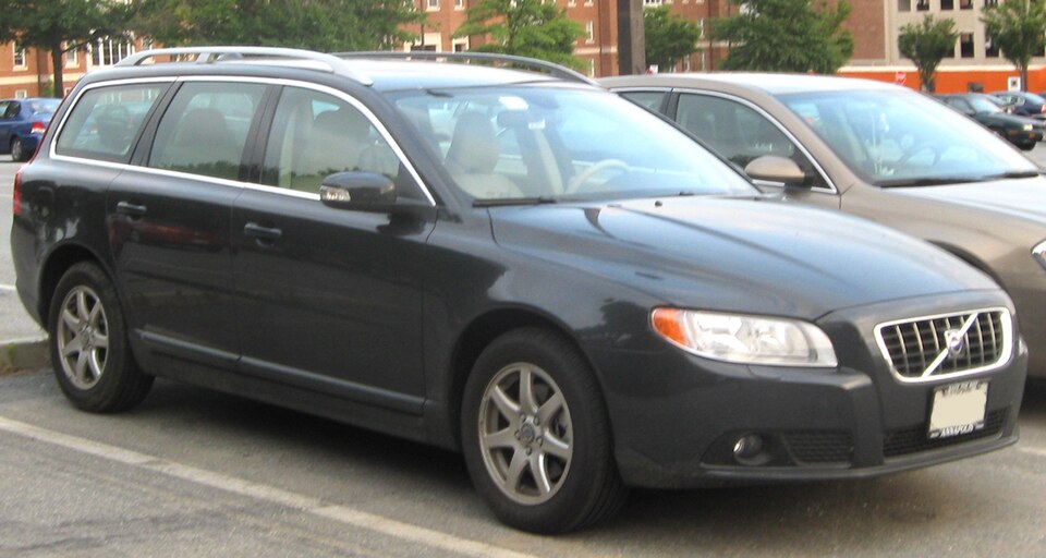 VOLVO V70 car — UK survivor photo