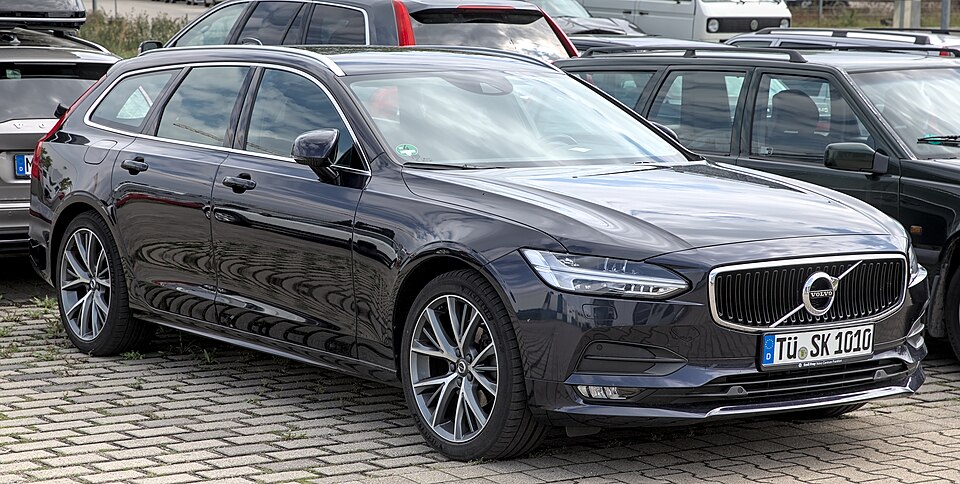 VOLVO V90 car — UK survivor photo