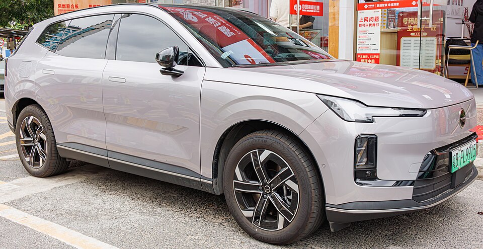 VOLVO XC70 car — UK survivor photo
