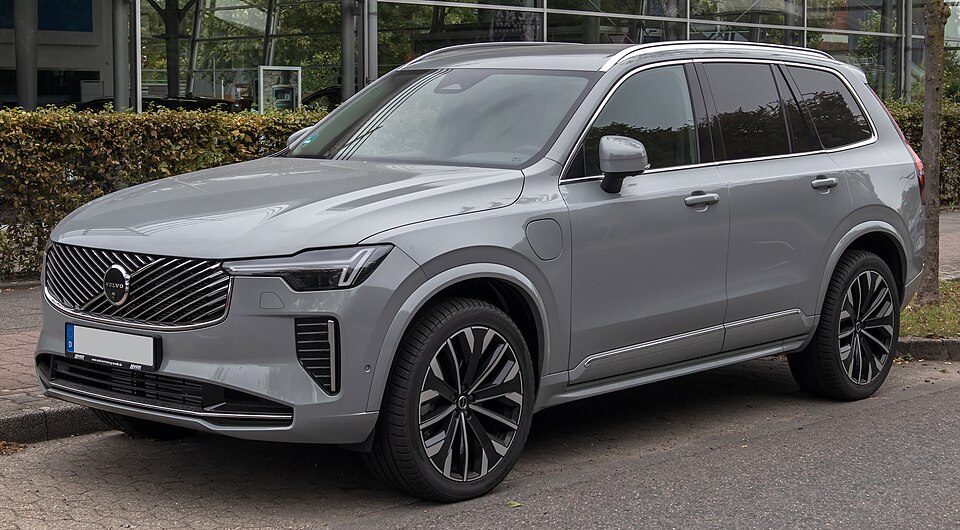 VOLVO XC90 car — UK survivor photo