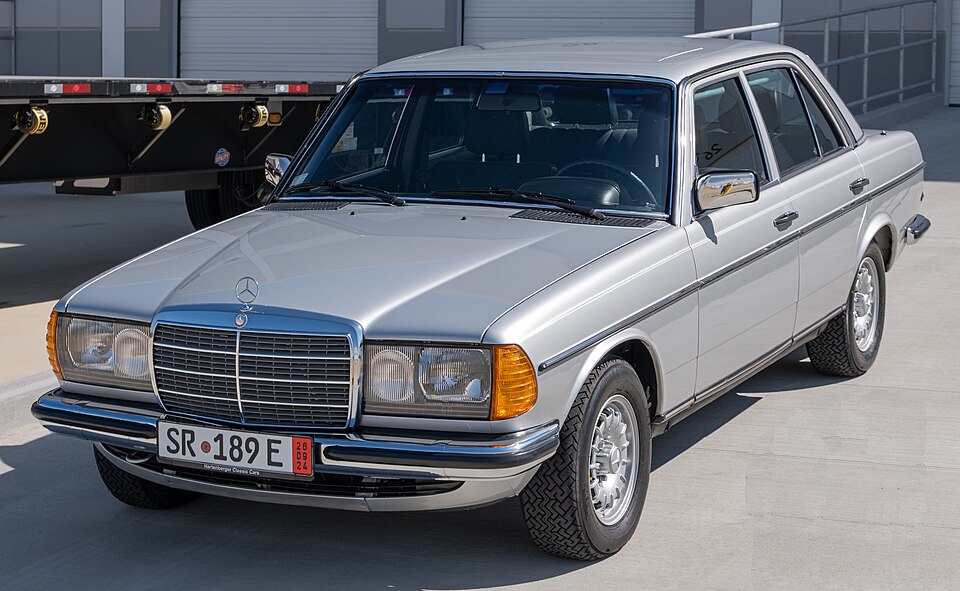 MERCEDES 200 car — UK survivor photo