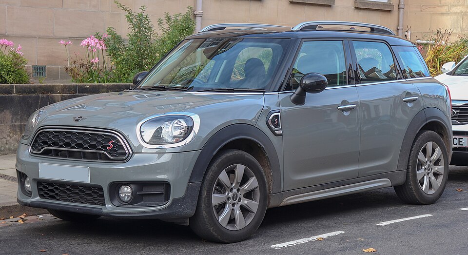 MINI COUNTRYMAN car — UK survivor photo