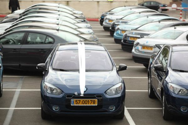 RENAULT FLUENCE car — UK survivor photo