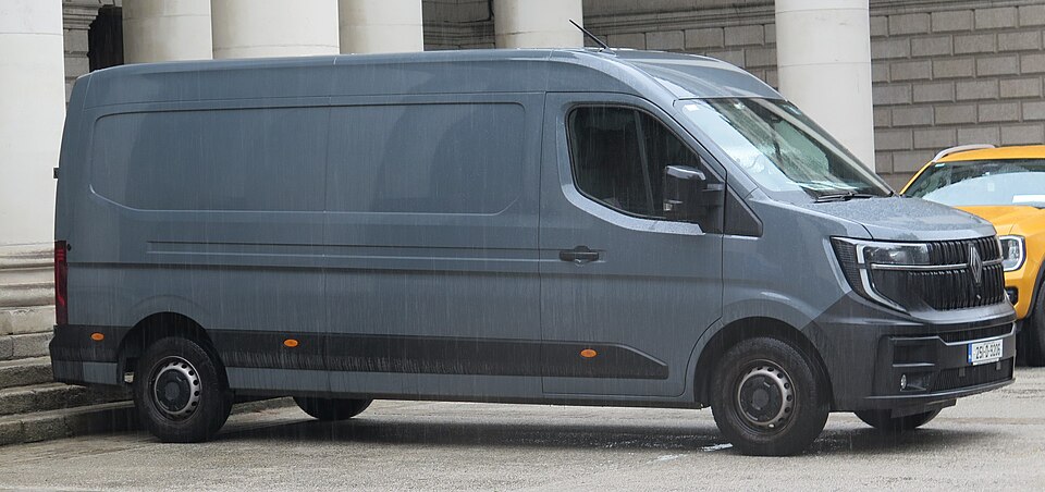 RENAULT MASTER car — UK survivor photo