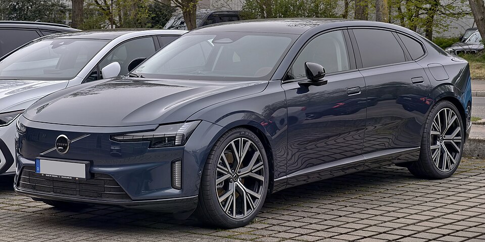 VOLVO ES90 car — UK survivor photo