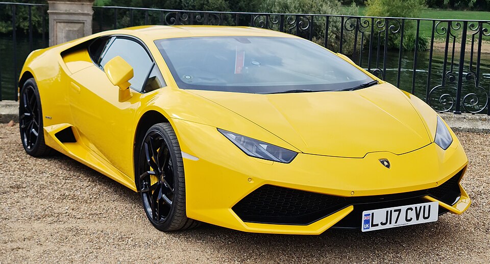 LAMBORGHINI HURACAN car — UK survivor photo