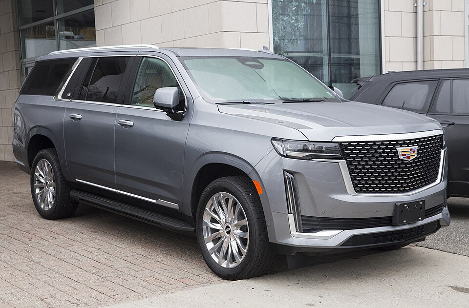 CADILLAC ESCALADE car — UK survivor photo