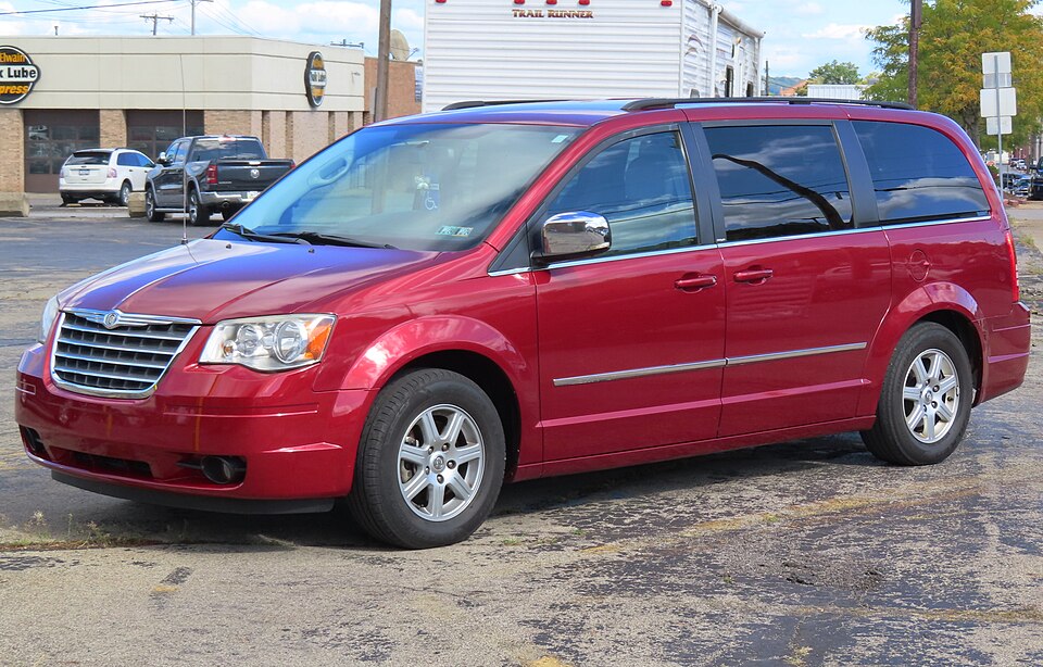 CHRYSLER TOWN & COUNTRY car — UK survivor photo