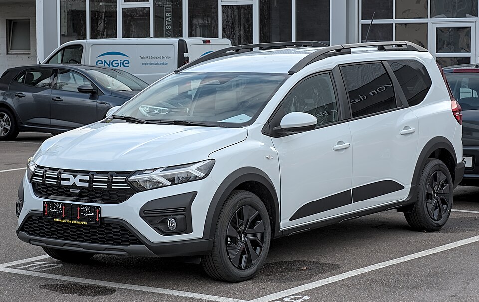 DACIA JOGGER car — UK survivor photo