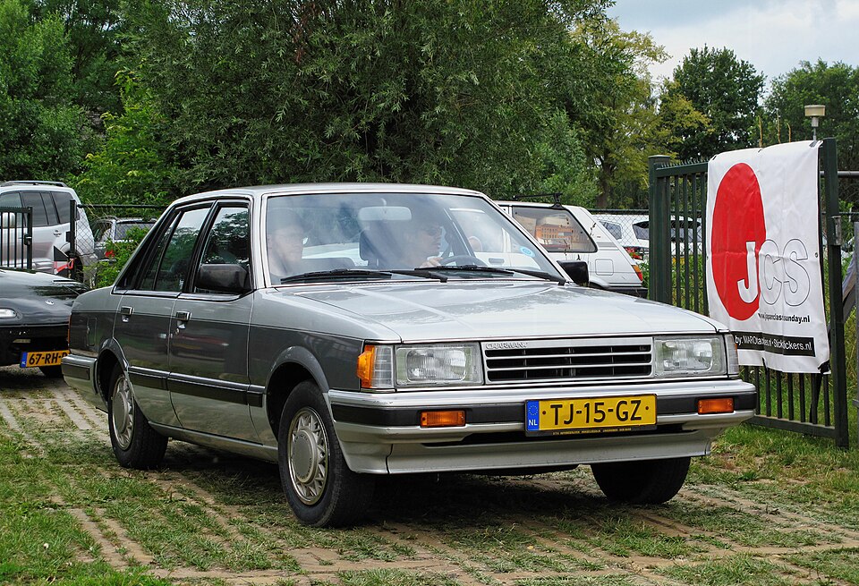 DAIHATSU CHARMANT car — UK survivor photo