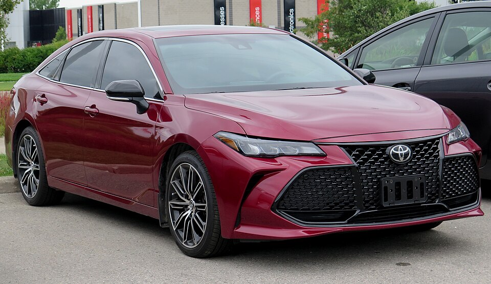 TOYOTA AVALON car — UK survivor photo
