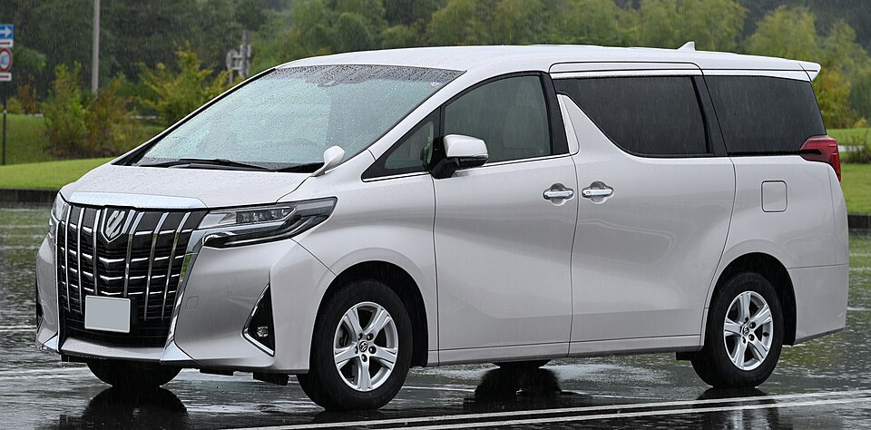 TOYOTA VELLFIRE car — UK survivor photo