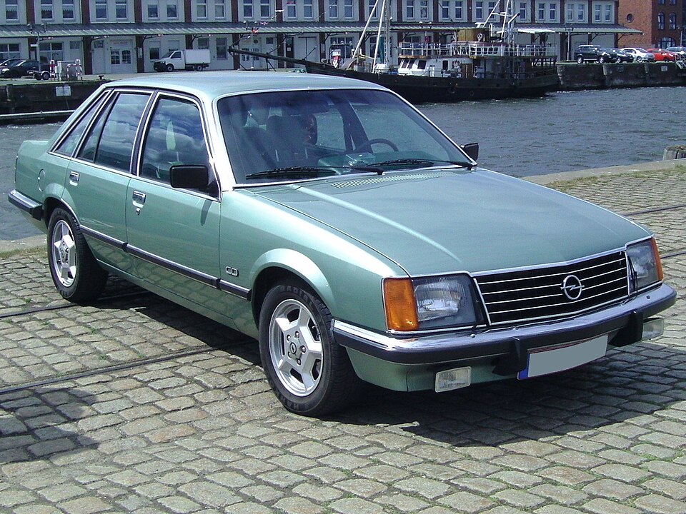 VAUXHALL SENATOR car — UK survivor photo