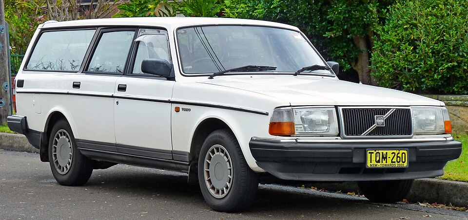 VOLVO 244 car — UK survivor photo