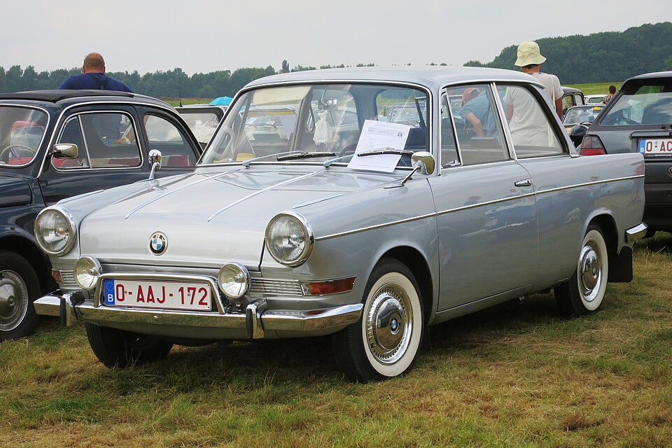 BMW 700 car — UK survivor photo