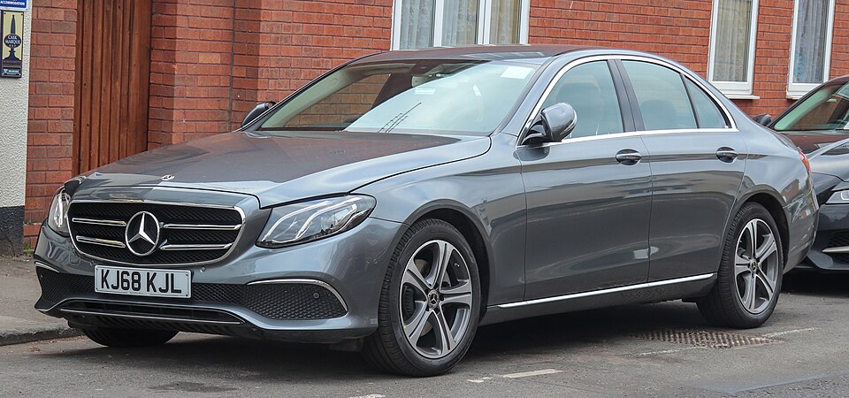 MERCEDES-BENZ E 220 EXCLUSIVE car — UK survivor photo