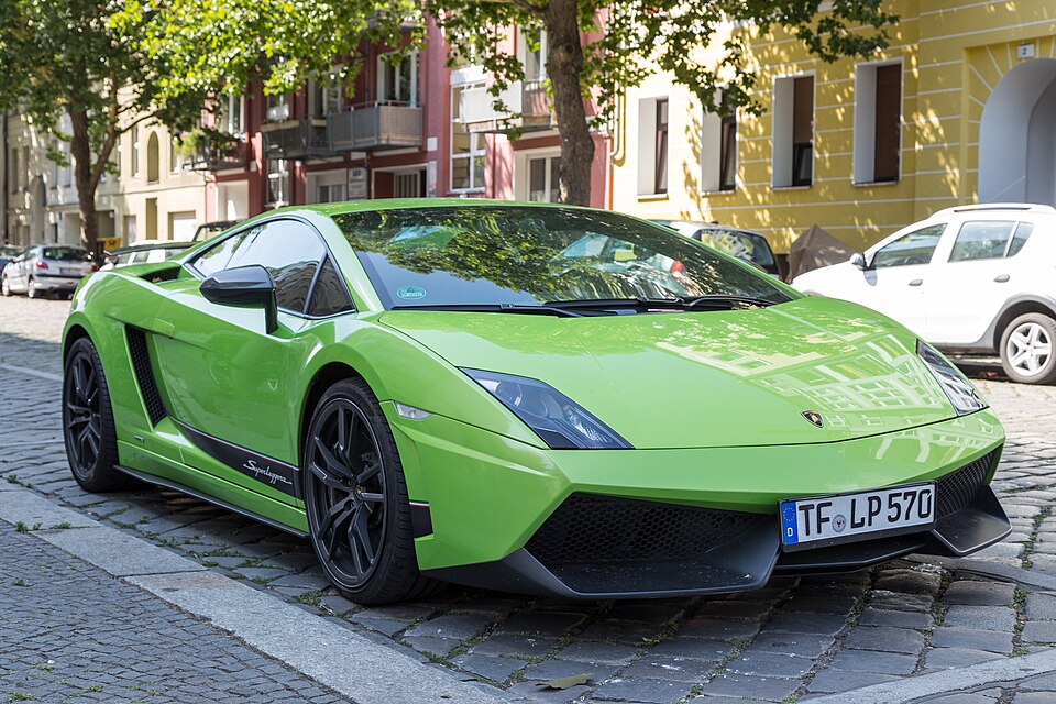 LAMBORGHINI GALLARDO car — UK survivor photo