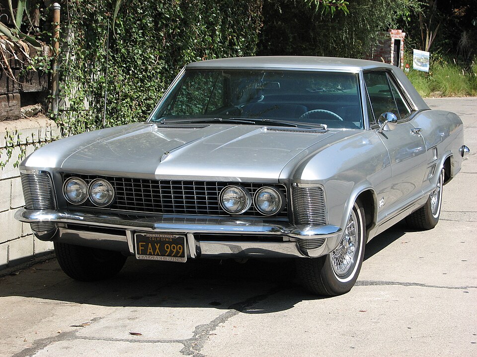 BUICK RIVIERA car — UK survivor photo