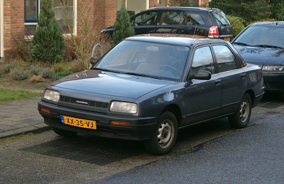 DAIHATSU APPLAUSE car — UK survivor photo