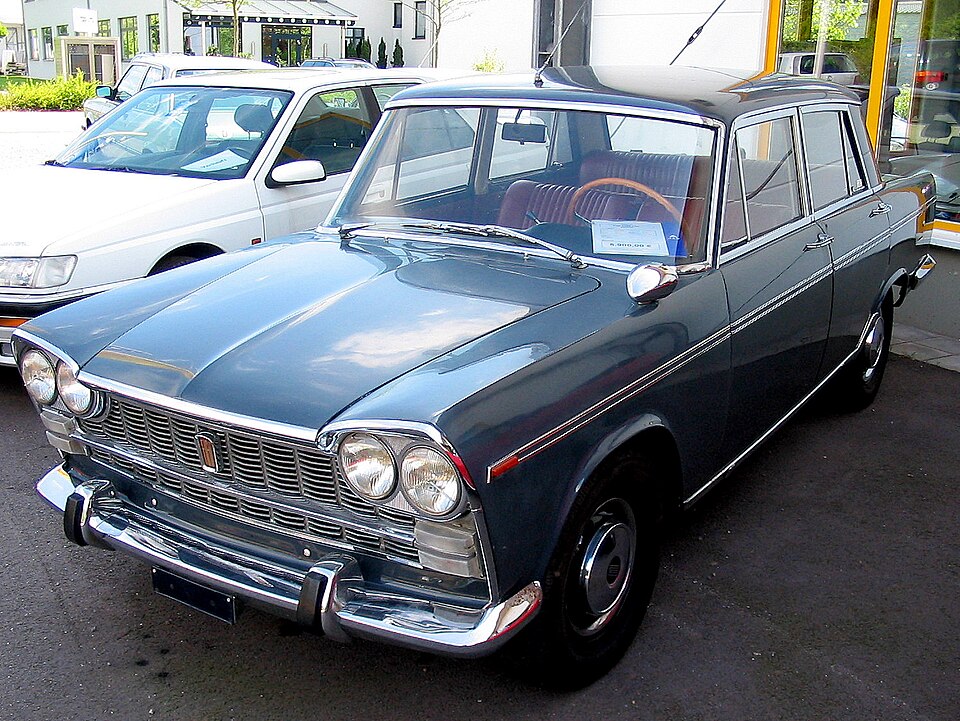 FIAT 2300 car — UK survivor photo