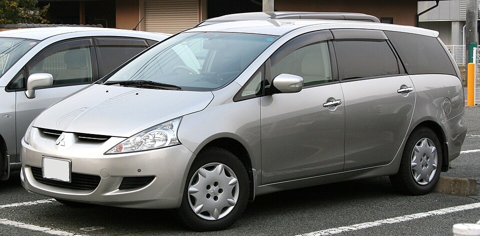 MITSUBISHI GRANDIS car — UK survivor photo