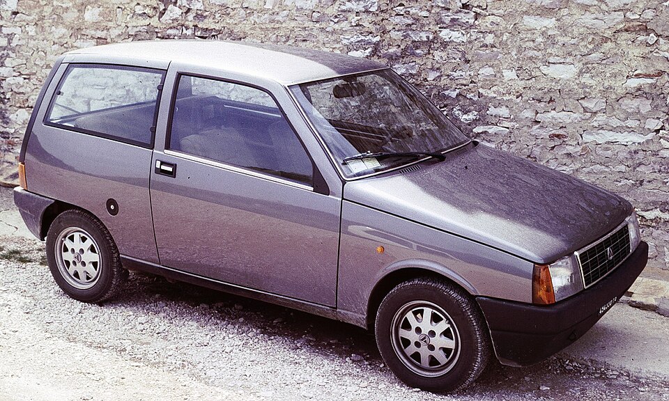 LANCIA Y10 car — UK survivor photo