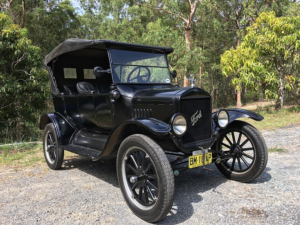 MORRIS 440 car — UK survivor photo