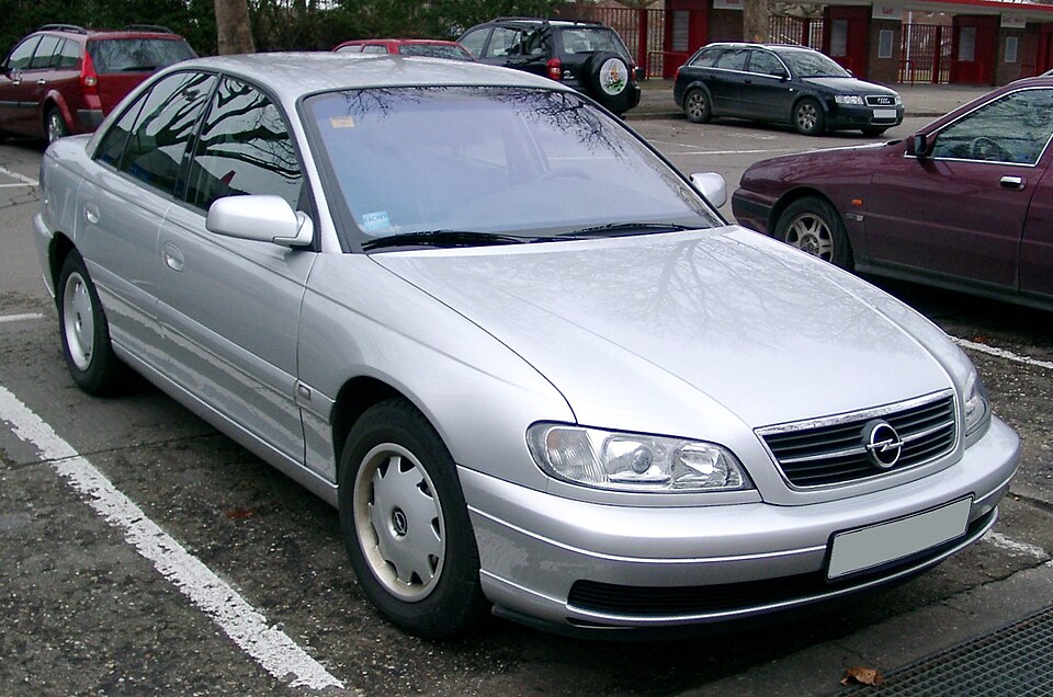 OPEL OMEGA car — UK survivor photo