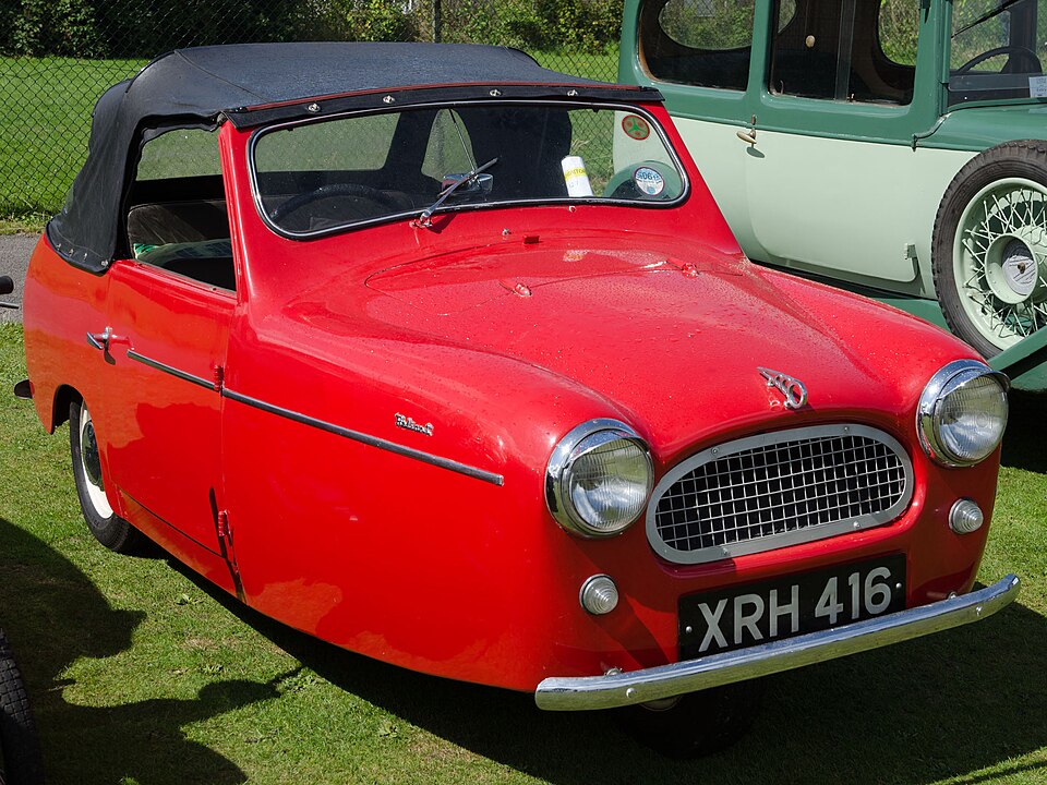 RELIANT SUPERVAN car — UK survivor photo
