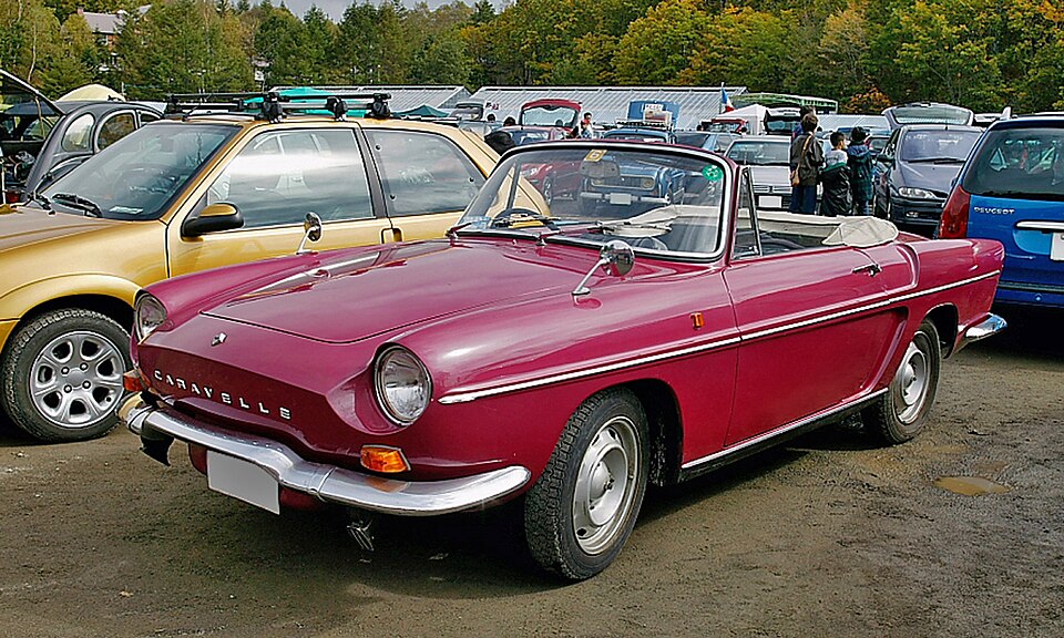 RENAULT CARAVELLE car — UK survivor photo