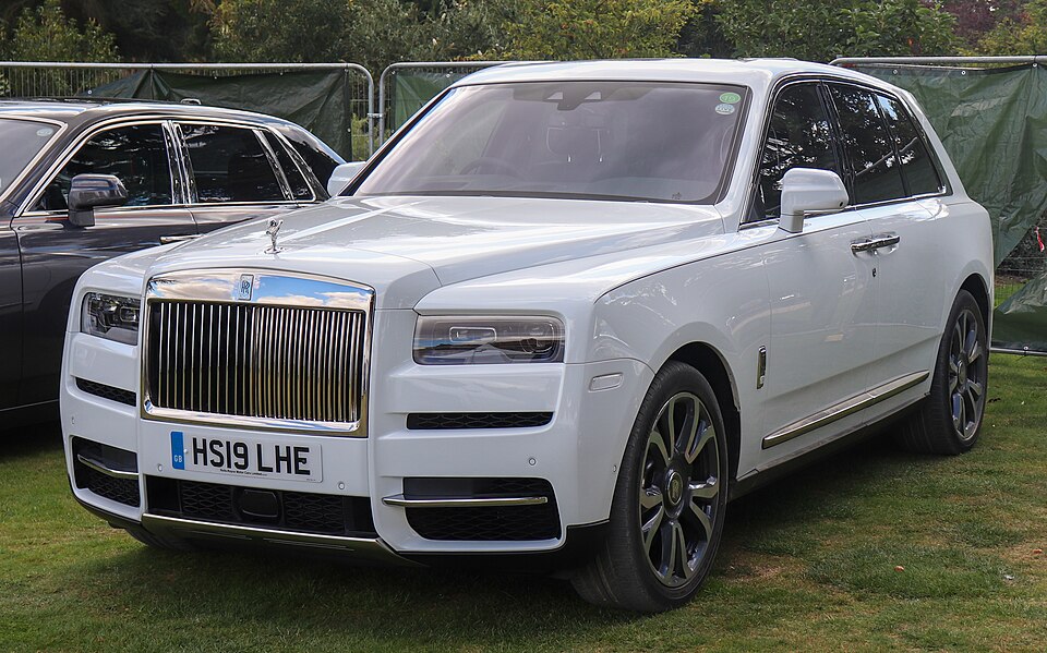 ROLLS ROYCE CULLINAN car — UK survivor photo