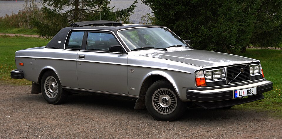 VOLVO 262 car — UK survivor photo