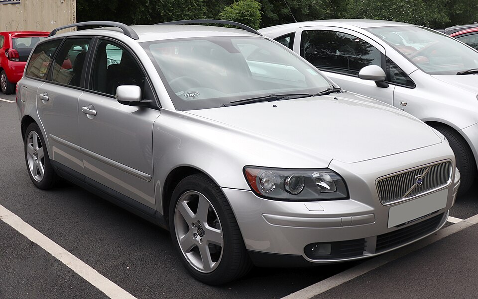 VOLVO T5 R-DESIGN car — UK survivor photo